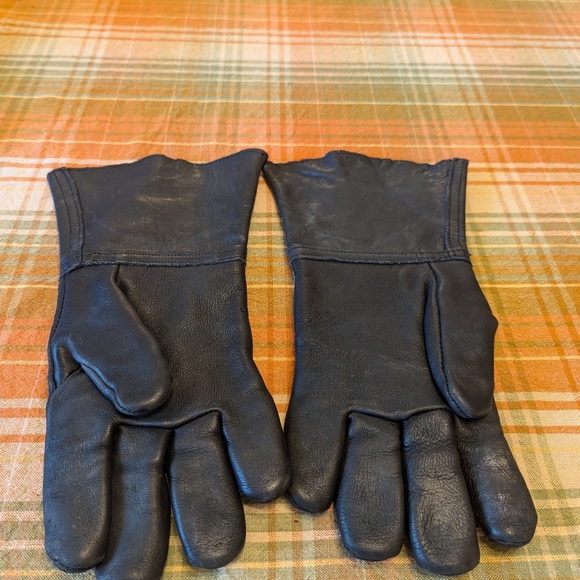 Leather Riding Gloves - Picture 2 of 5